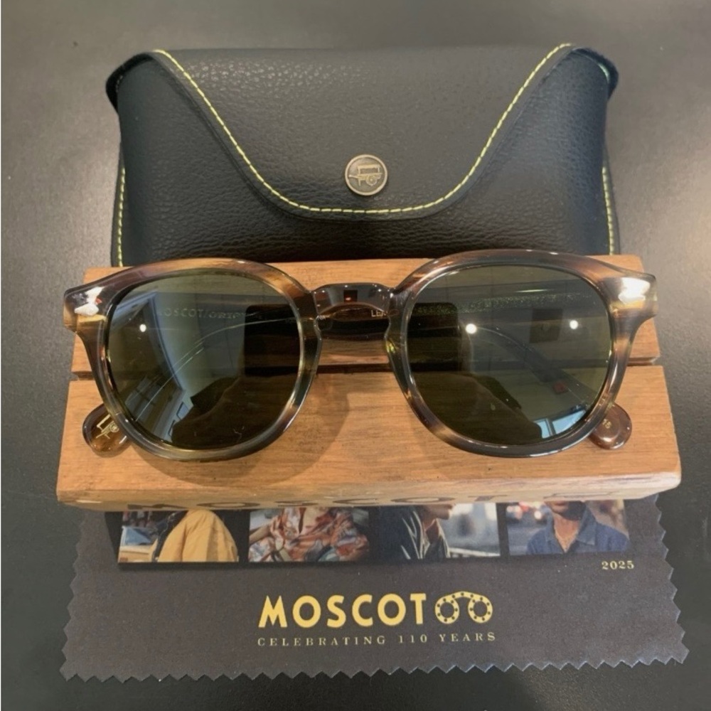 MOSCOT ORIGINALS NYC LEMTOSH BAMBOO 46mm
Sunglass with Green